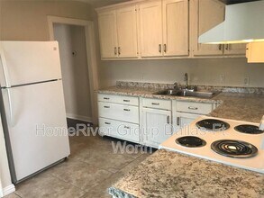 4402 Cowan Ave in Dallas, TX - Building Photo - Building Photo