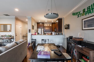 1138 W Diversey Pky, Unit 3 in Chicago, IL - Building Photo - Building Photo