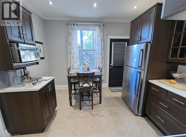 691 Wilson St in Hamilton, ON - Building Photo - Building Photo