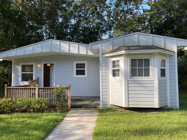 property at 1633 Mayhew St