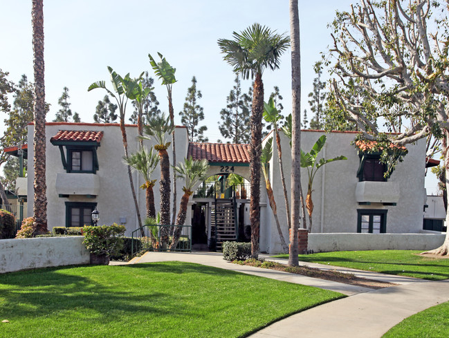 Los Robles in Orange, CA - Foto de edificio - Building Photo