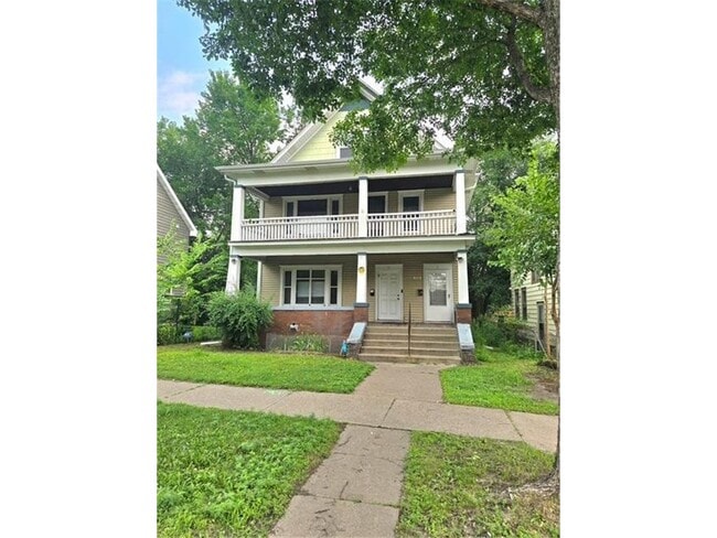 property at 950 Arkwright St N