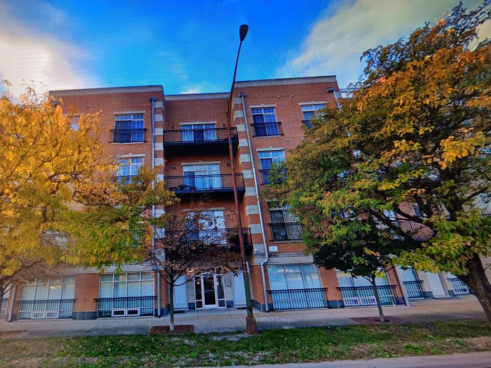 6425 W Touhy Ave in Chicago, IL - Foto de edificio