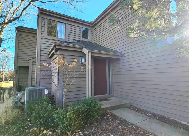 755 Golf Ln in Lake Barrington, IL - Building Photo - Building Photo