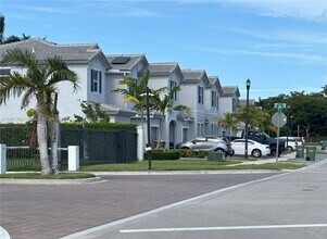 2622 SE 10th St in Homestead, FL - Building Photo - Building Photo