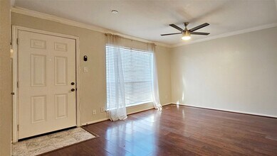 11550 Chimney Rock Rd in Houston, TX - Building Photo - Building Photo