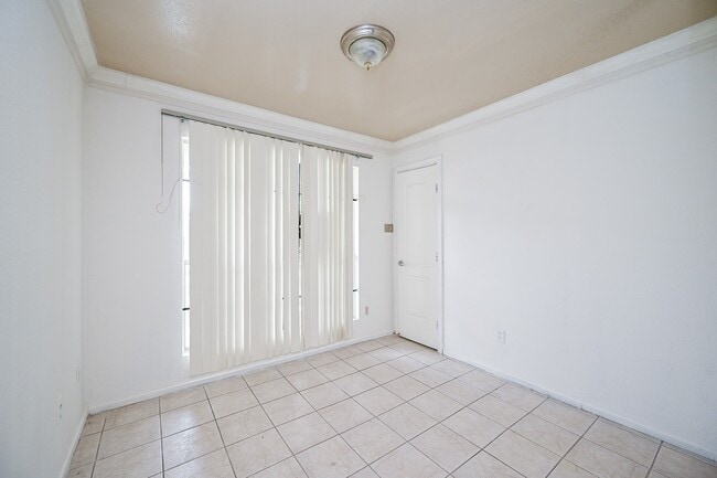3900 Woodchase Dr