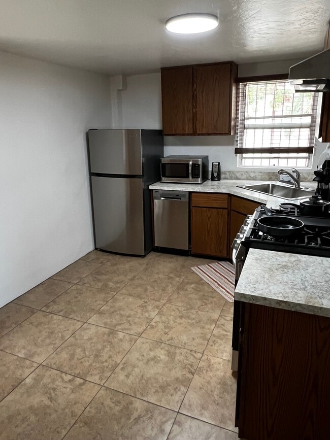 1512 N Forgeus Ave, Unit guest house