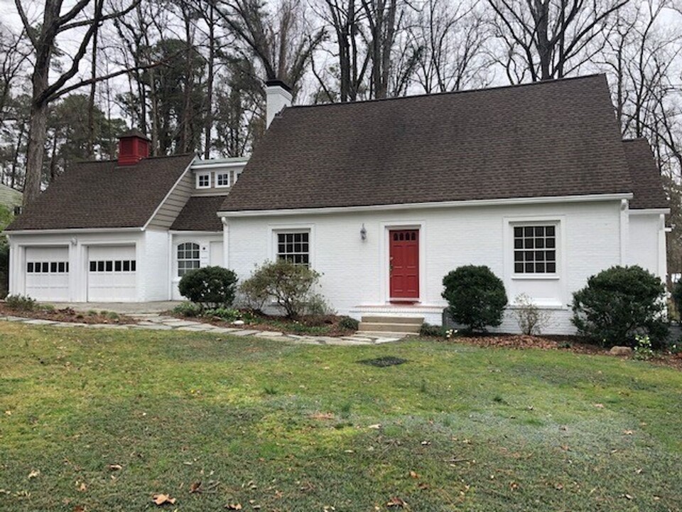 811 Woodland Ave in Chapel Hill, NC - Building Photo