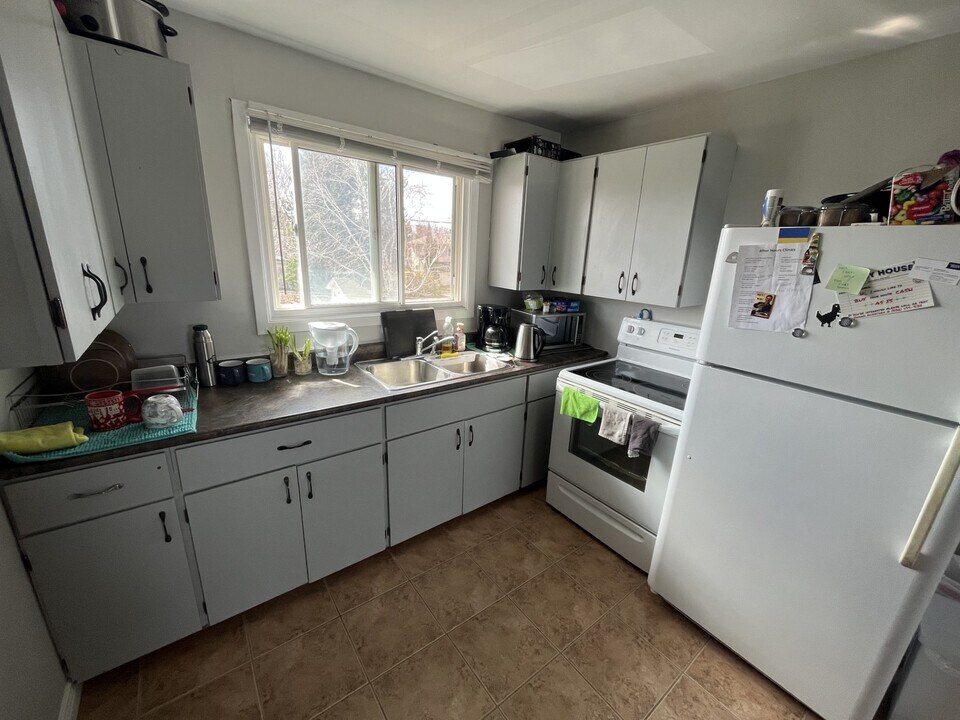 60 Kendra St in Moncton, NB - Building Photo