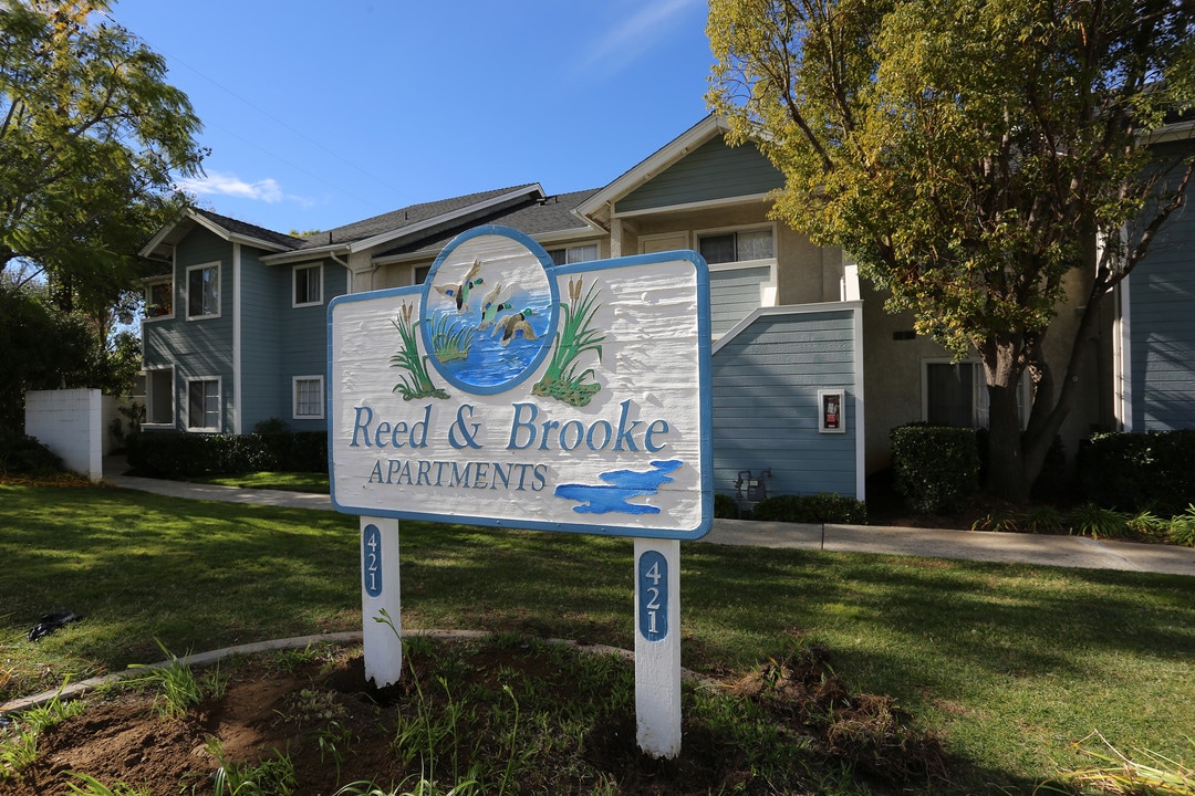 Reed & Brooke Apartments in Fallbrook, CA - Foto de edificio