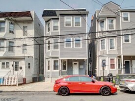 329 S 19th St in Newark, NJ - Building Photo