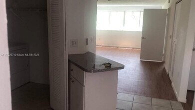 6155 NW 186th St in Hialeah, FL - Building Photo - Building Photo