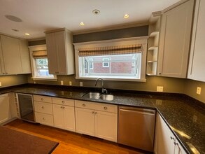 36 Gerald Rd, Unit 2 in Boston, MA - Building Photo - Building Photo