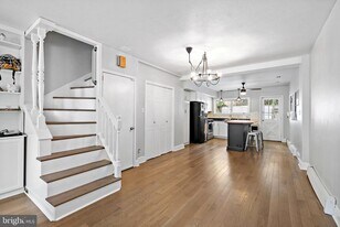 2141 Montrose St in Philadelphia, PA - Building Photo