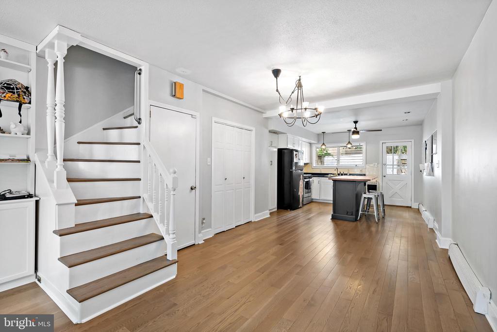 2141 Montrose St in Philadelphia, PA - Building Photo