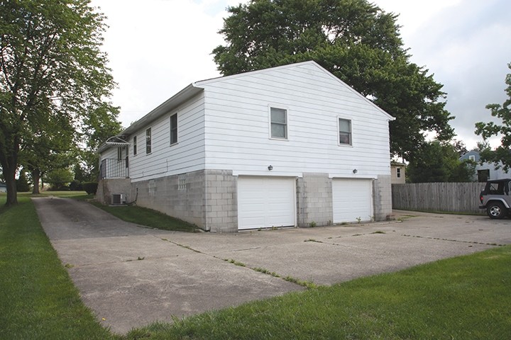 654-656 E Smith Rd in Medina, OH - Building Photo