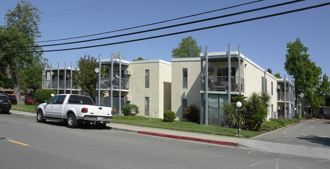 Hookston Senior in Pleasant Hill, CA - Foto de edificio