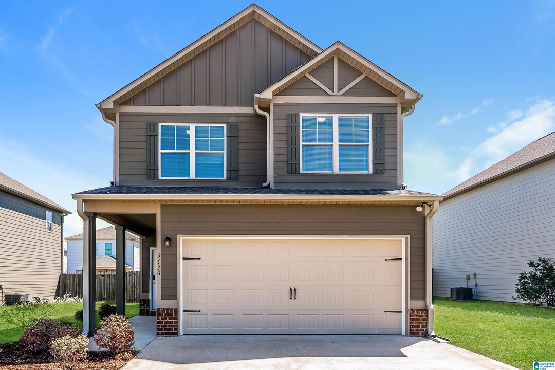5726 Cheshire Cove Cir in Mc Calla, AL - Foto de edificio