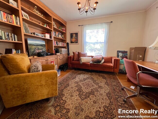 9 Kenwood St, Unit 1 in Brookline, MA - Building Photo - Building Photo