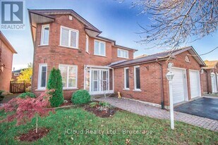 2667 Wynten Way in Oakville, ON - Building Photo
