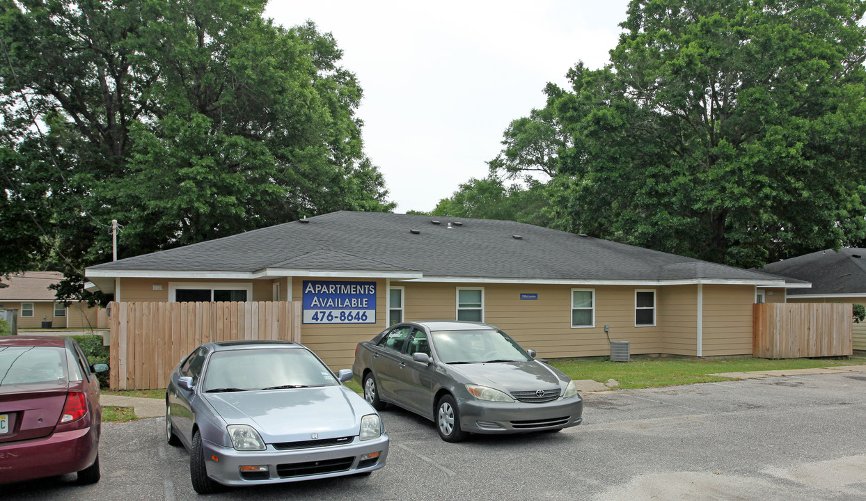 Lanier Apartments in Pensacola, FL - Building Photo