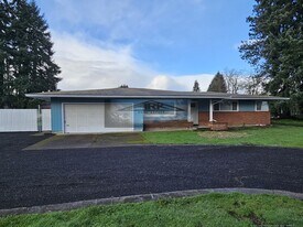 53311 W Lane Rd in Scappoose, OR - Building Photo