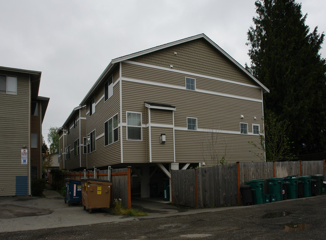 10520 Whitman Ave in Seattle, WA - Building Photo - Building Photo