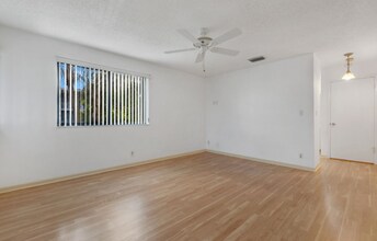 160 SE 7th St in Deerfield Beach, FL - Building Photo - Building Photo