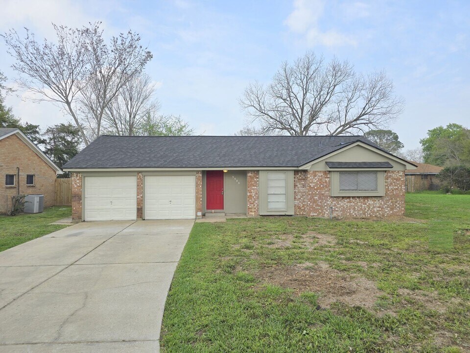 5404 Hazel St in Baytown, TX - Building Photo