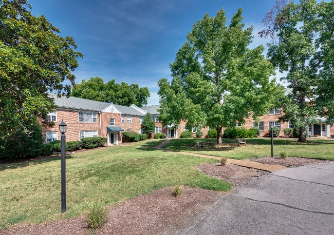 1112 Clifton Ln in Nashville, TN - Building Photo - Building Photo