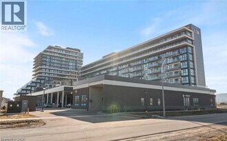 560 N Service Rd, Unit 605 in Grimsby, ON - Building Photo