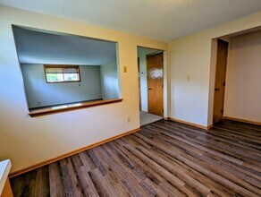 807 W 3rd St, Unit 4 in Monticello, MN - Building Photo - Building Photo