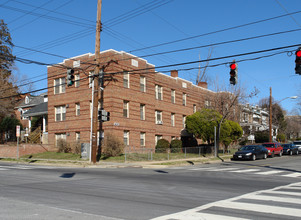 400 Douglas St NE in Washington, DC - Building Photo - Building Photo