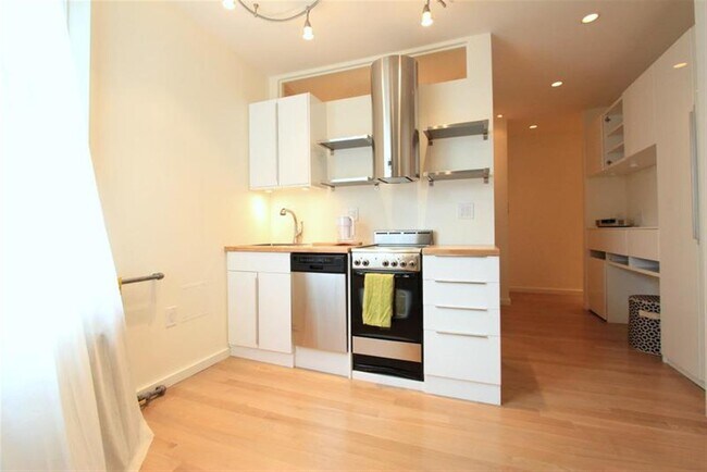 37 Lee St, Unit 3 in Cambridge, MA - Foto de edificio - Building Photo