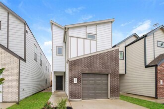 15208 Estrella Rd E in Houston, TX - Building Photo - Building Photo