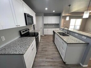 8420 11th St in Lubbock, TX - Building Photo - Building Photo