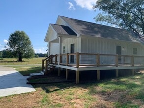 665 Herrington Bend Rd NW in Calhoun, GA - Building Photo - Building Photo