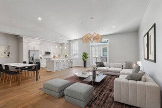 731 Saint Charles Ave, Unit 414 in New Orleans, LA - Building Photo - Building Photo