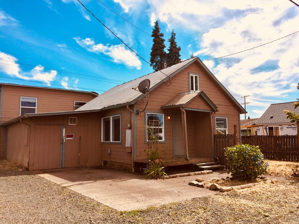 2015 S A St in Springfield, OR - Building Photo