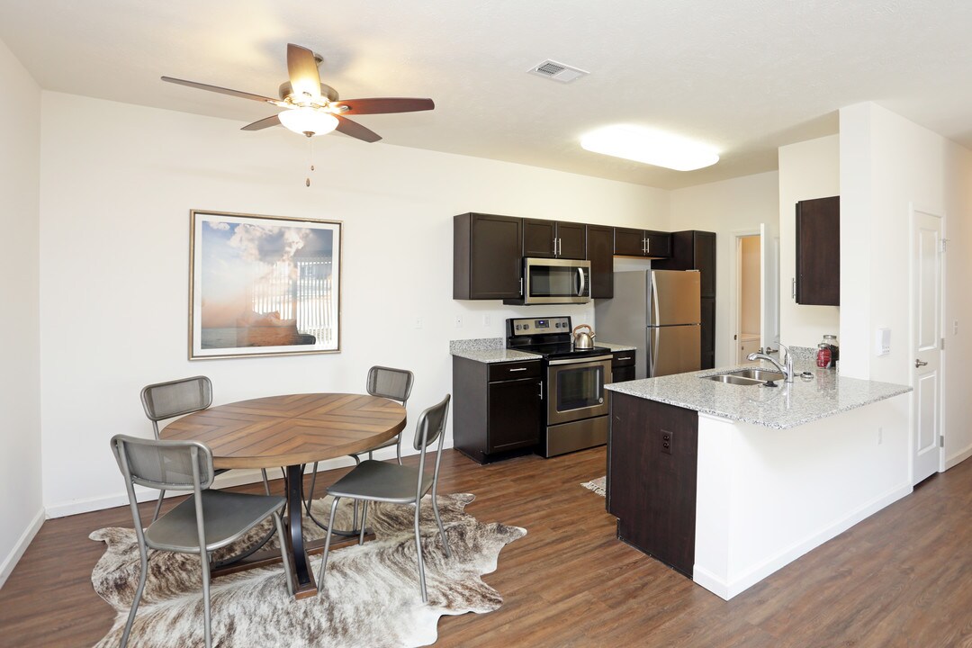 Antler View Apartments in Elkhorn, NE - Foto de edificio