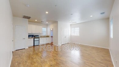 561 Nile River Dr in Oxnard, CA - Building Photo - Building Photo