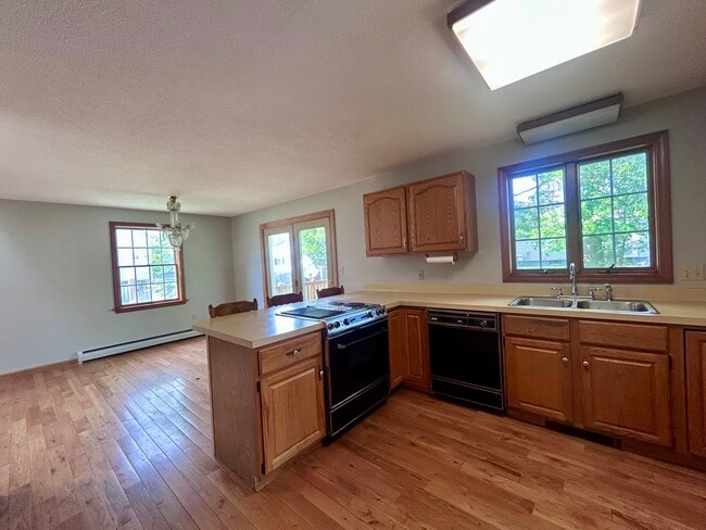 97 Pennell Ave in Portland, ME - Foto de edificio - Building Photo