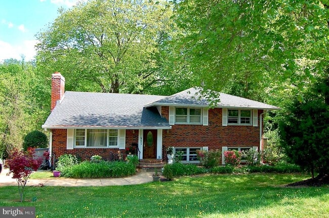 1105 Dead Run Dr in McLean, VA - Building Photo - Building Photo