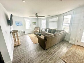 693 Thames St-Unit -2 in Newport, RI - Building Photo - Building Photo