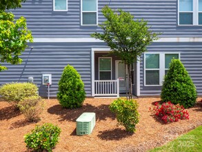 1034 Lyndon Station Dr in Pineville, NC - Building Photo - Building Photo