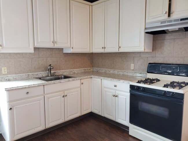 property at 602 N Plum St