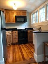 31 Abbott Rd, Unit Carriage House in Wellesley, MA - Building Photo - Building Photo