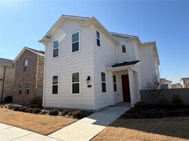 916 16th St in Argyle, TX - Building Photo