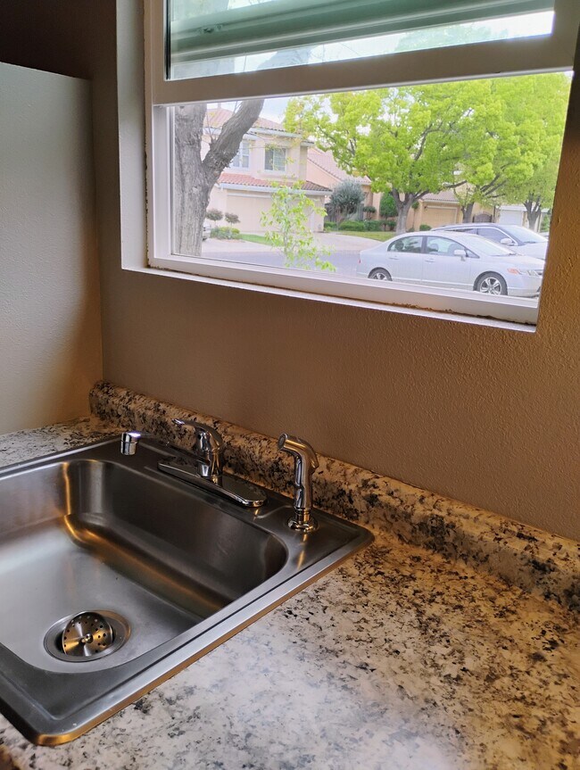 3608 Balfour Ln, Unit Bedroom sized apartment in Modesto, CA - Building Photo - Building Photo
